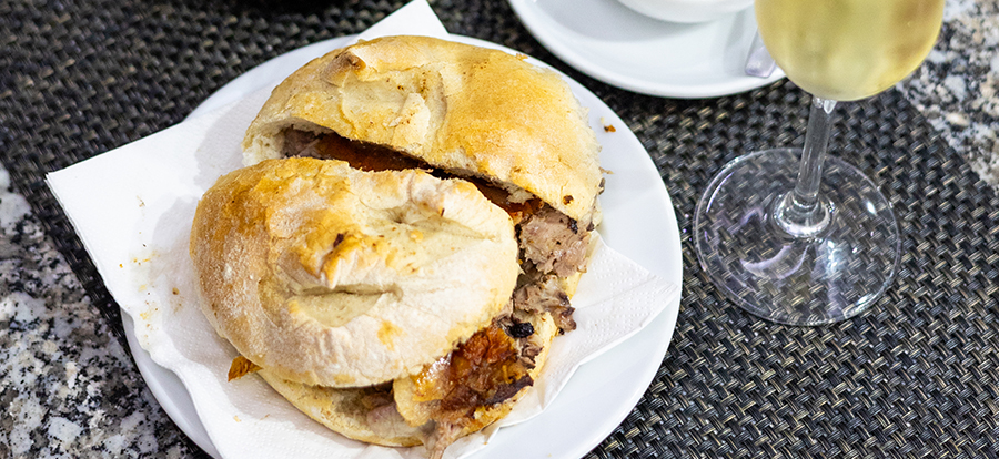 onde comer uma sandes de leitão no Porto