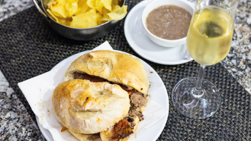 Sandes de leitão ou sandes de pernil? Qual a melhor